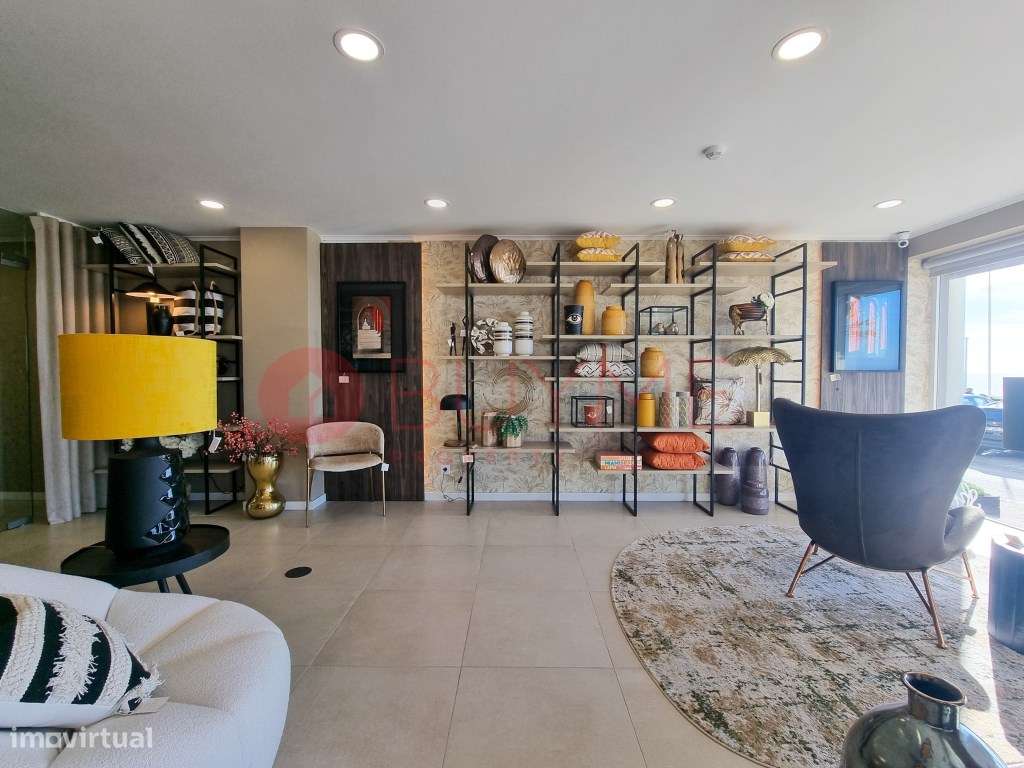 Loja de Prestígio à Venda no Centro de Quarteira, Frente Mar - Grande imagem: 5/16