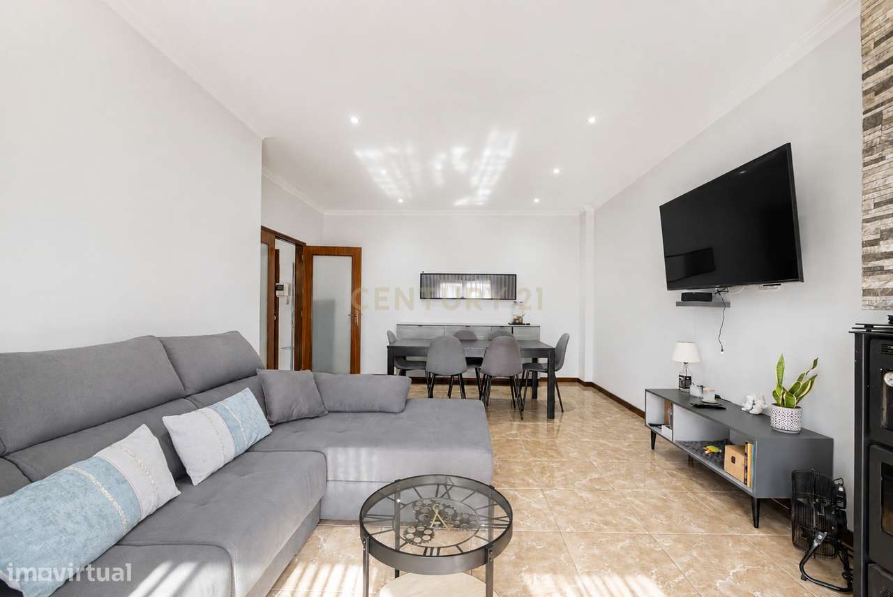 Apartamento T2 em Vila Nova de Gaia com Garagem e Elevador-14