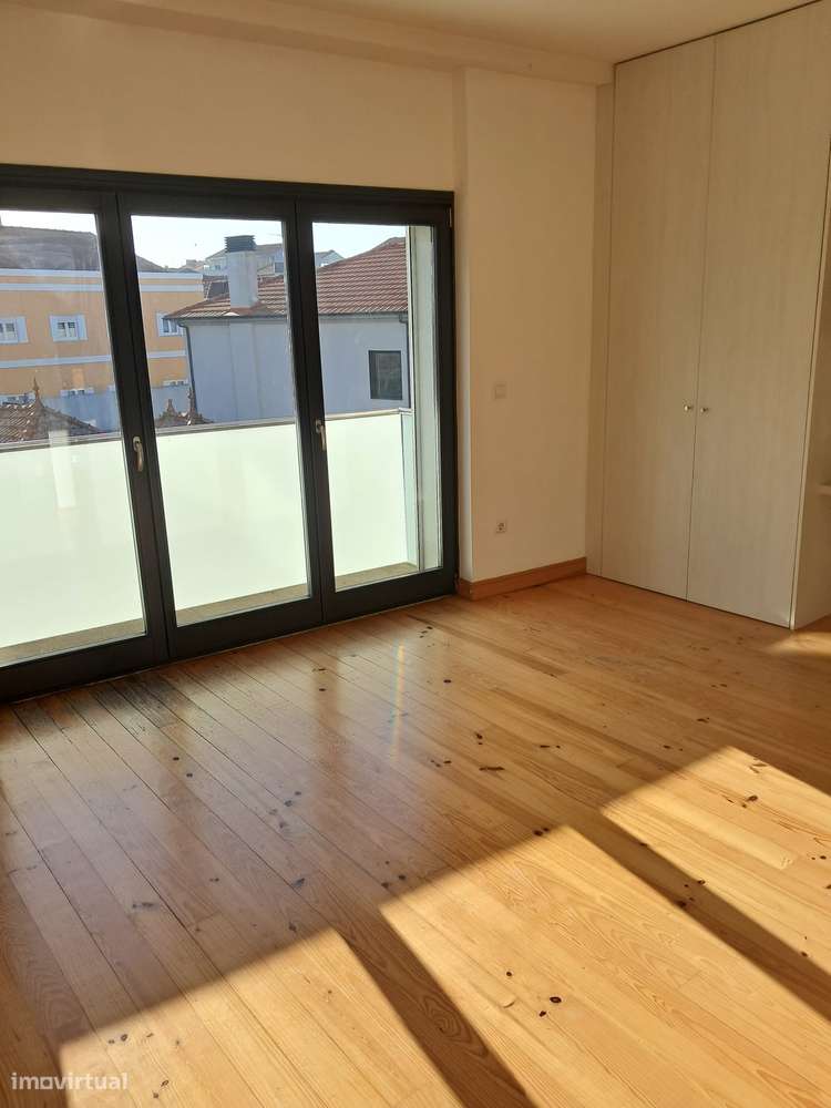 Apartamento T0 com varanda e ar condicionado em Arca d`Agua - Grande imagem: 2/14