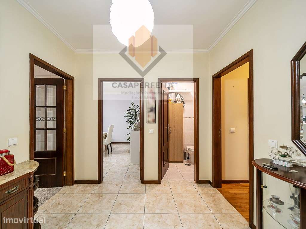 Apartamento T3 Como Novo com Varandas e Box - a 1500 metros da Prai...-17