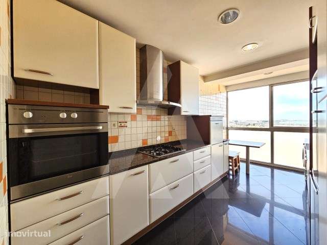 Apartamento T3 com vistas desafogadas sobre a cidade e ria de Aveiro - Grande imagem: 3/27