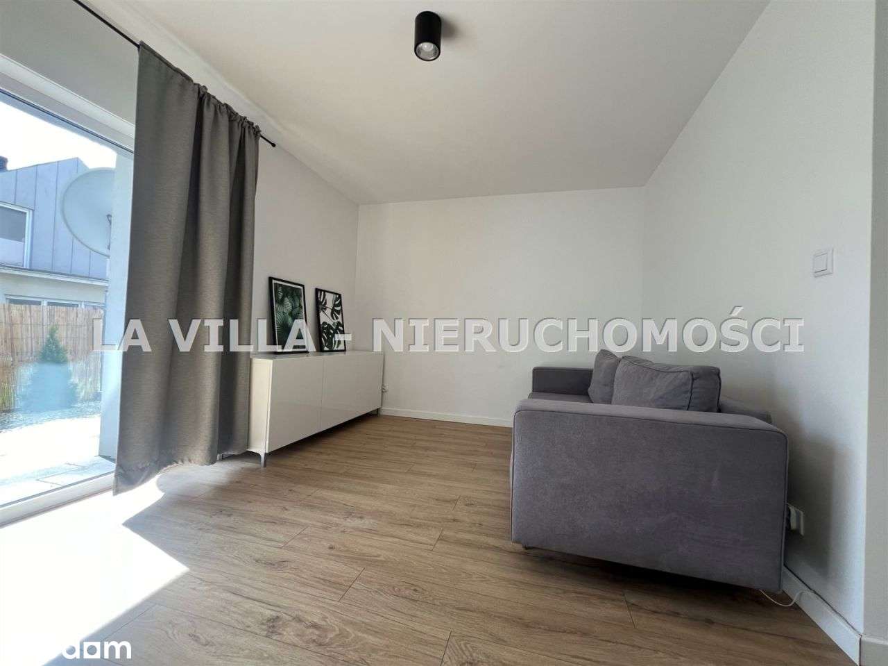 Atrakcyjna kawalerka z tarasem - Pełny obrazek: 2/16