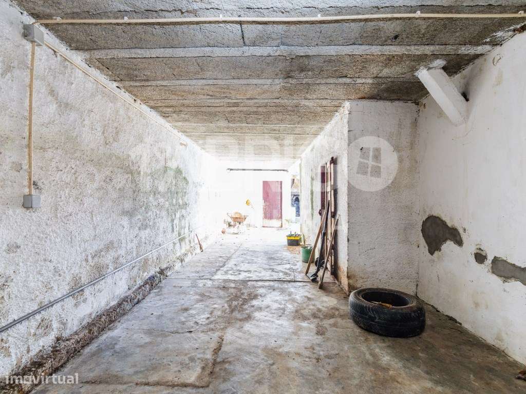 Moradia T2 com Terreno - (Imóvel sem licença de utilização, escritu...-21