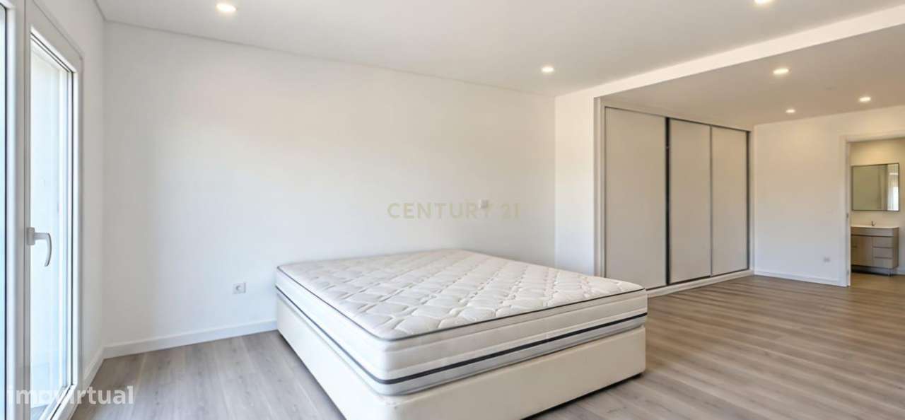 Moradia com 5.072 m² de terreno | Quinta do Anjo, Palmela-9