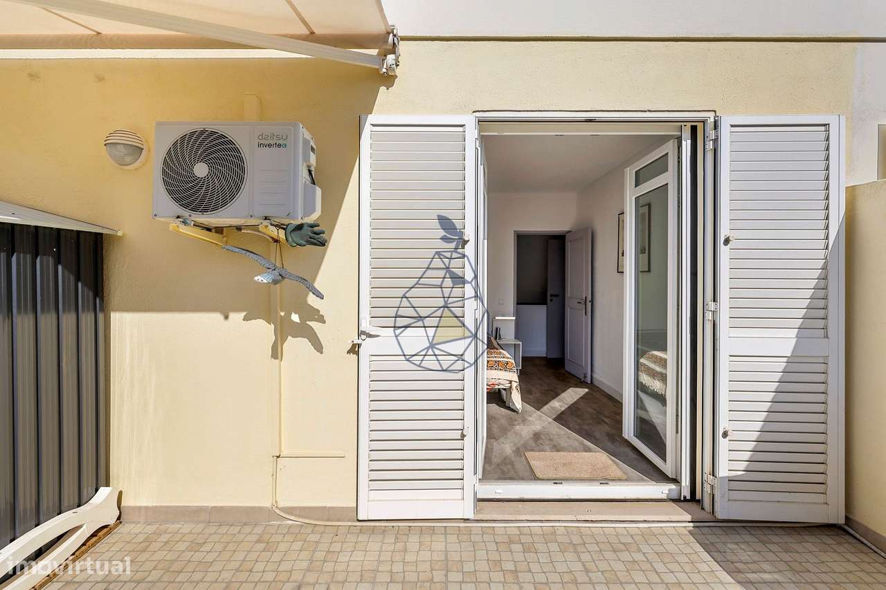 Apartamento Duplex T3 mobilado,  3 casa de banho ,Terraço, Vista Mar A-46