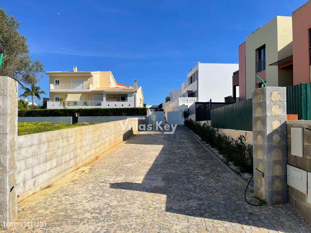 Moradia T4+2: Conforto, Elegância e Localização Privilegiada! - Grande imagem: 3/38