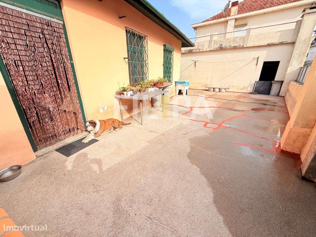 Moradia com 4 frentes no centro de Recarei - espaço, luz e excelent...-5