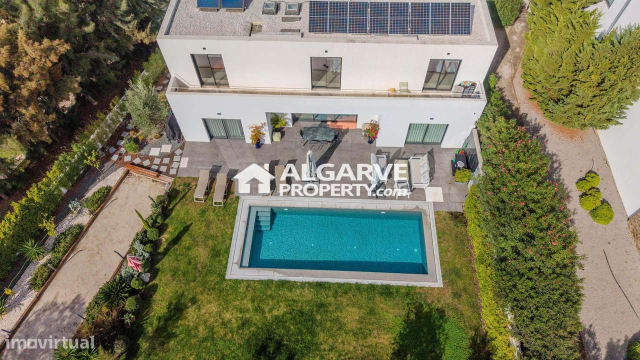 Moderna Moradia T4 com Piscina e Jardim em Almancil-30