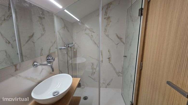 T3 Remodelado, com cozinha equipada às Portas de Benfica-30