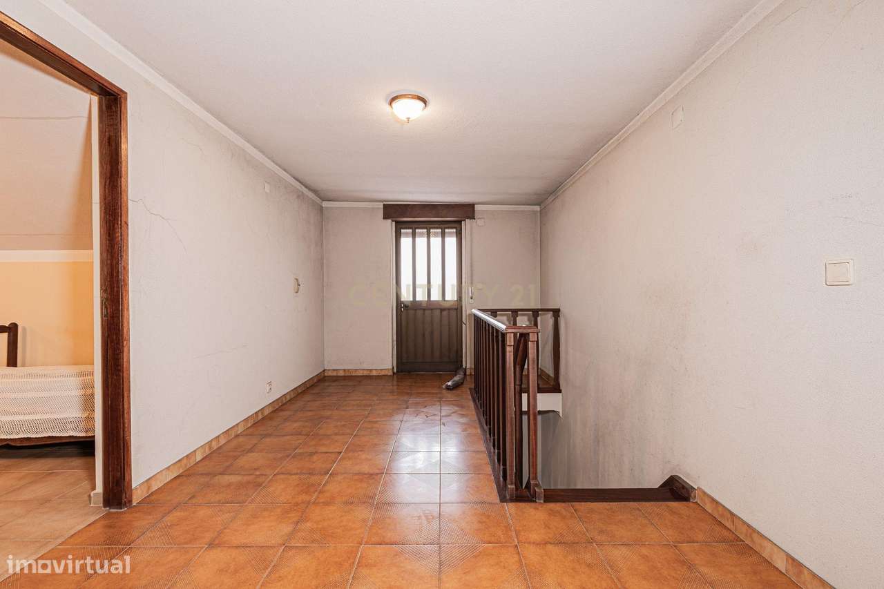 Excelente Moradia T3+4 em Fernão Ferro duas garagens-14