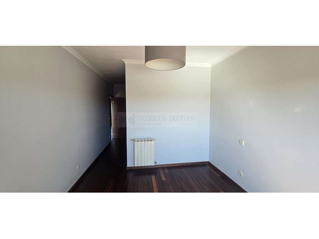 Excelente apartamento T5 Duplex-11