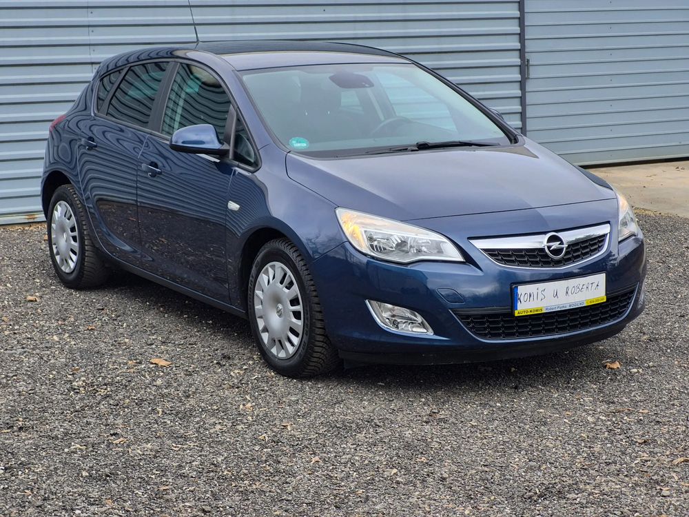 Opel Astra J 1.4 T Enjoy 2011