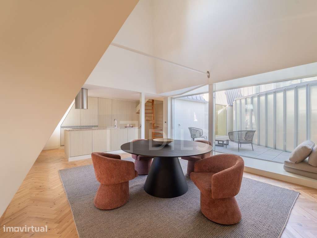 Apartamento T2 Duplex, último piso, na Av. dos Aliados, Porto - Grande imagem: 2/60