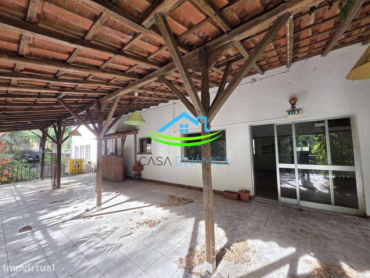 Edifício junto à Ribeira de Alge - Grande imagem: 4/57