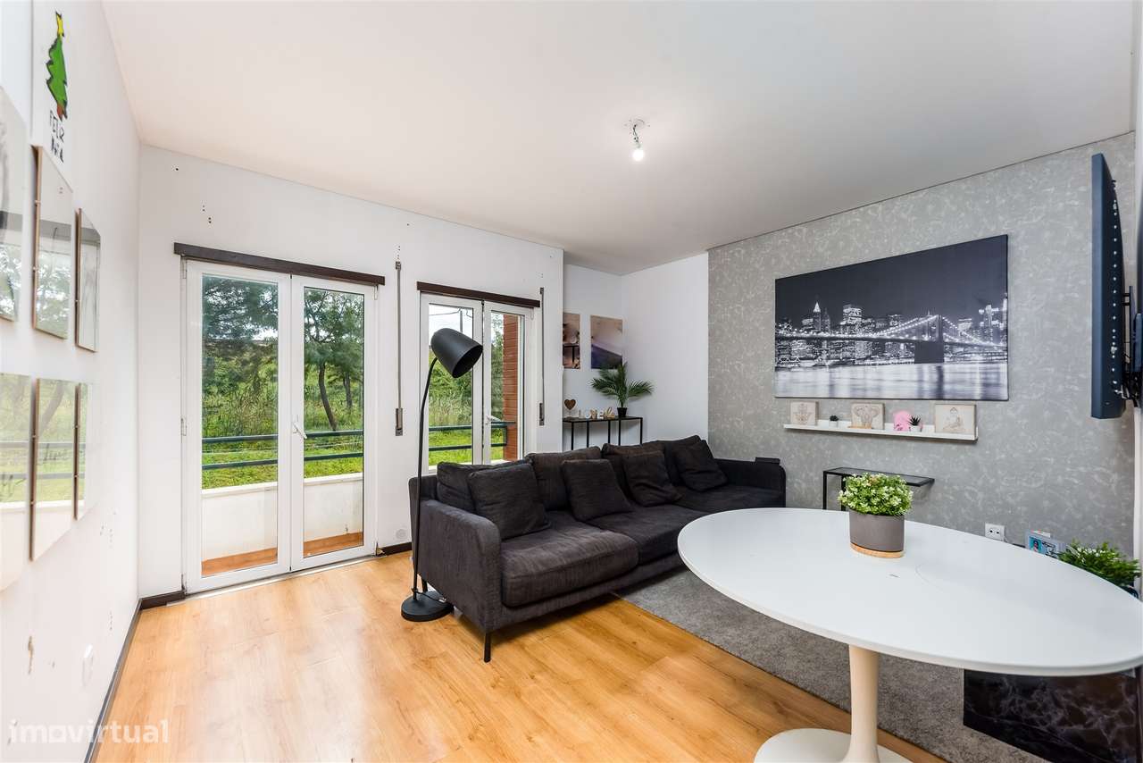 Excelente apartamento T1 localizado no Feijó - Grande imagem: 5/14