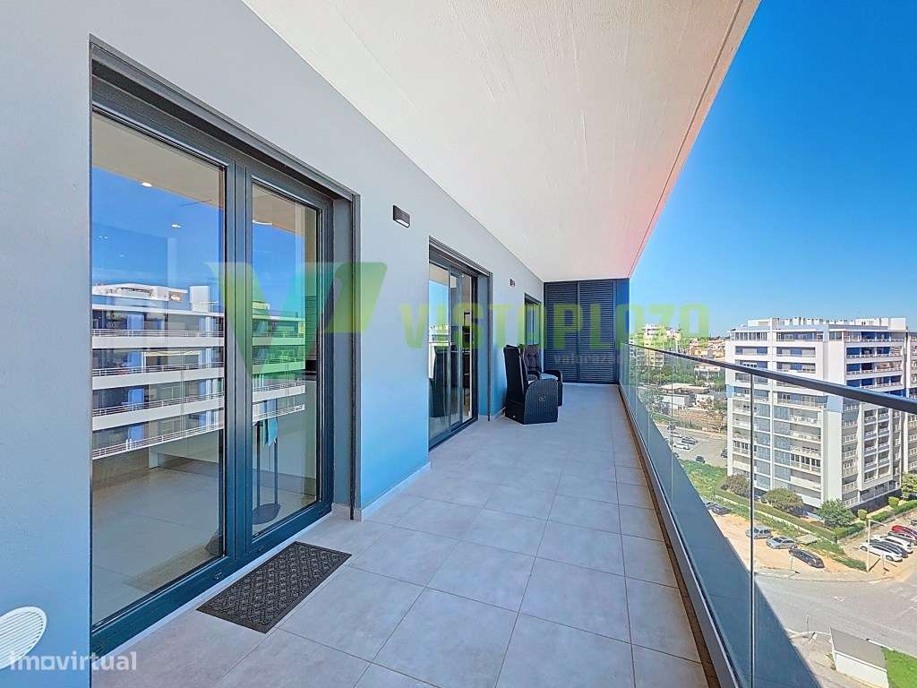 Apartamento Duplex com Terraço e Vista Panorâmica, piscina e garage...-16