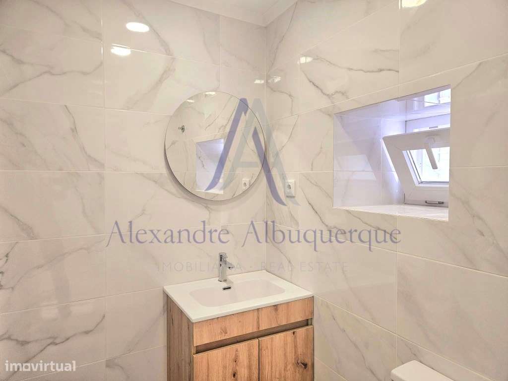 Apartamento T2 totalmente remodelado no coração de Sesimbra-9