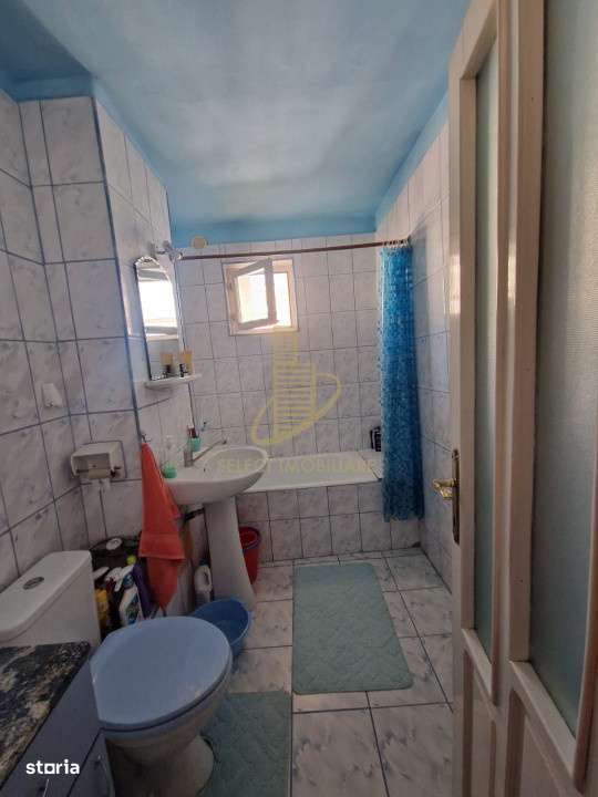 Apartament de 3 camere, decomandat, 66 mp., zona Sens.-8