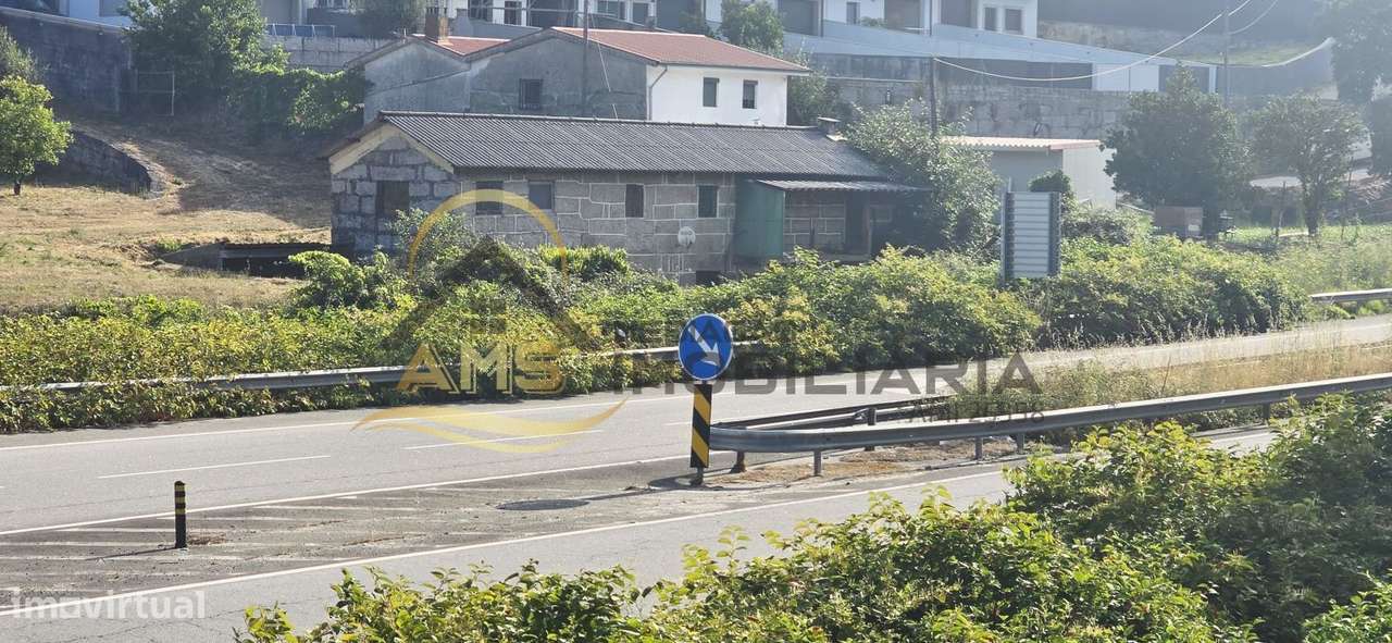 Moradia para restauro e terreno industrial com mais de 4000m²-8