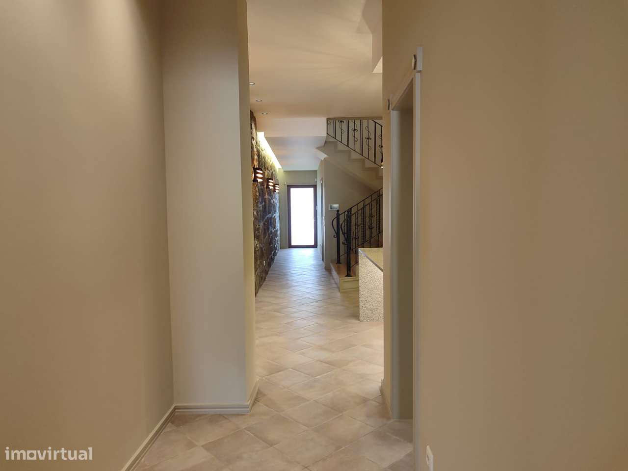 Excelente Moradia  2 frentes + Garagem + Terraço c/ Barbecue + Jardim-30