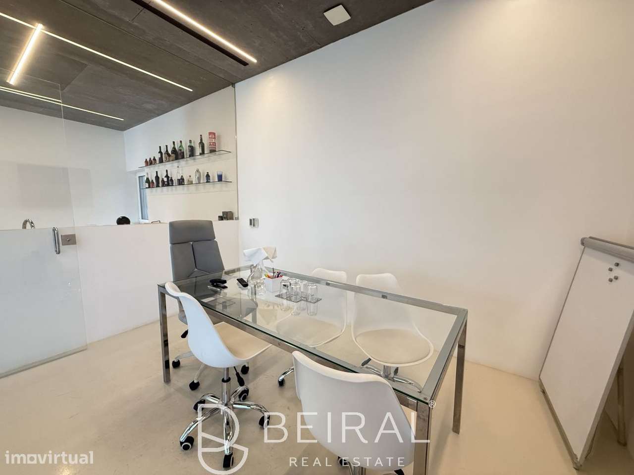 Espaço comercial espaçoso e luminoso no centro de Lisboa-8