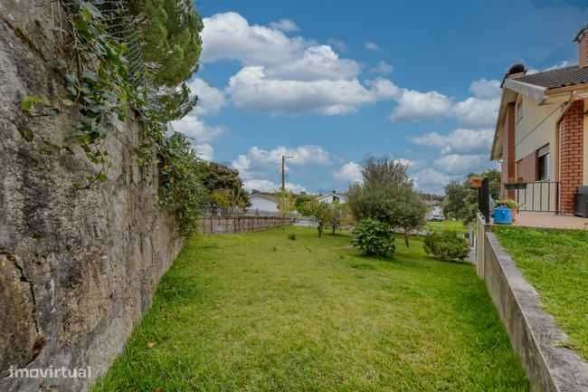 Moradia Bifamiliar + anexos - Grande imagem: 5/12