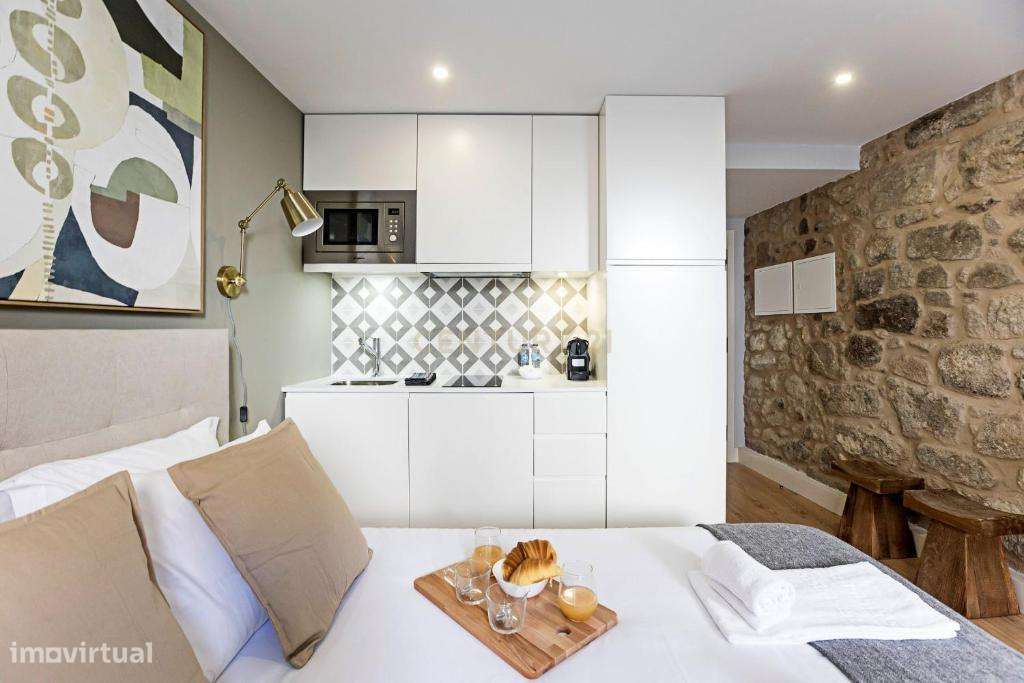 Prédio totalmente reabilitado com 5 apartamentos T0, no Centro Históri-32