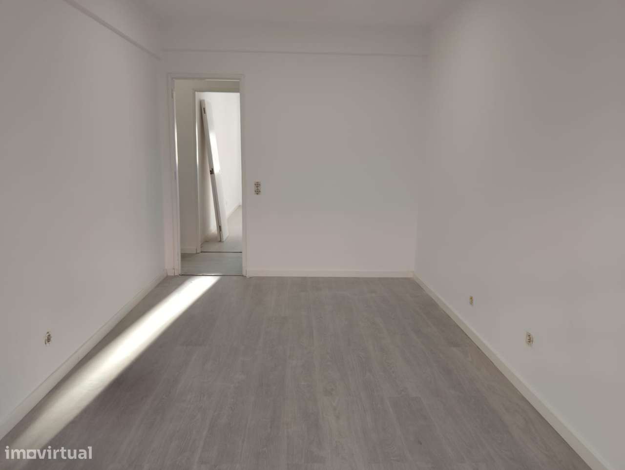 Apartamento T3 Totalmente Remodelado-25