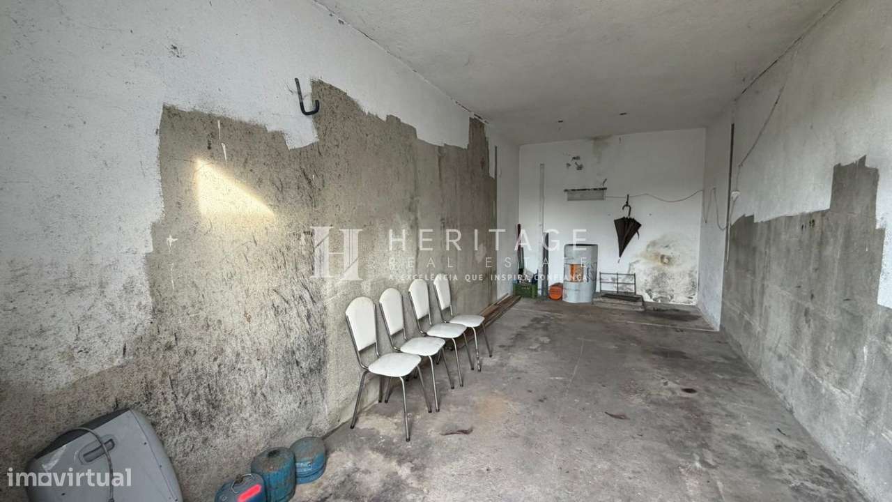 Moradia T2 a necessitar de obras e em fase de legalização-21