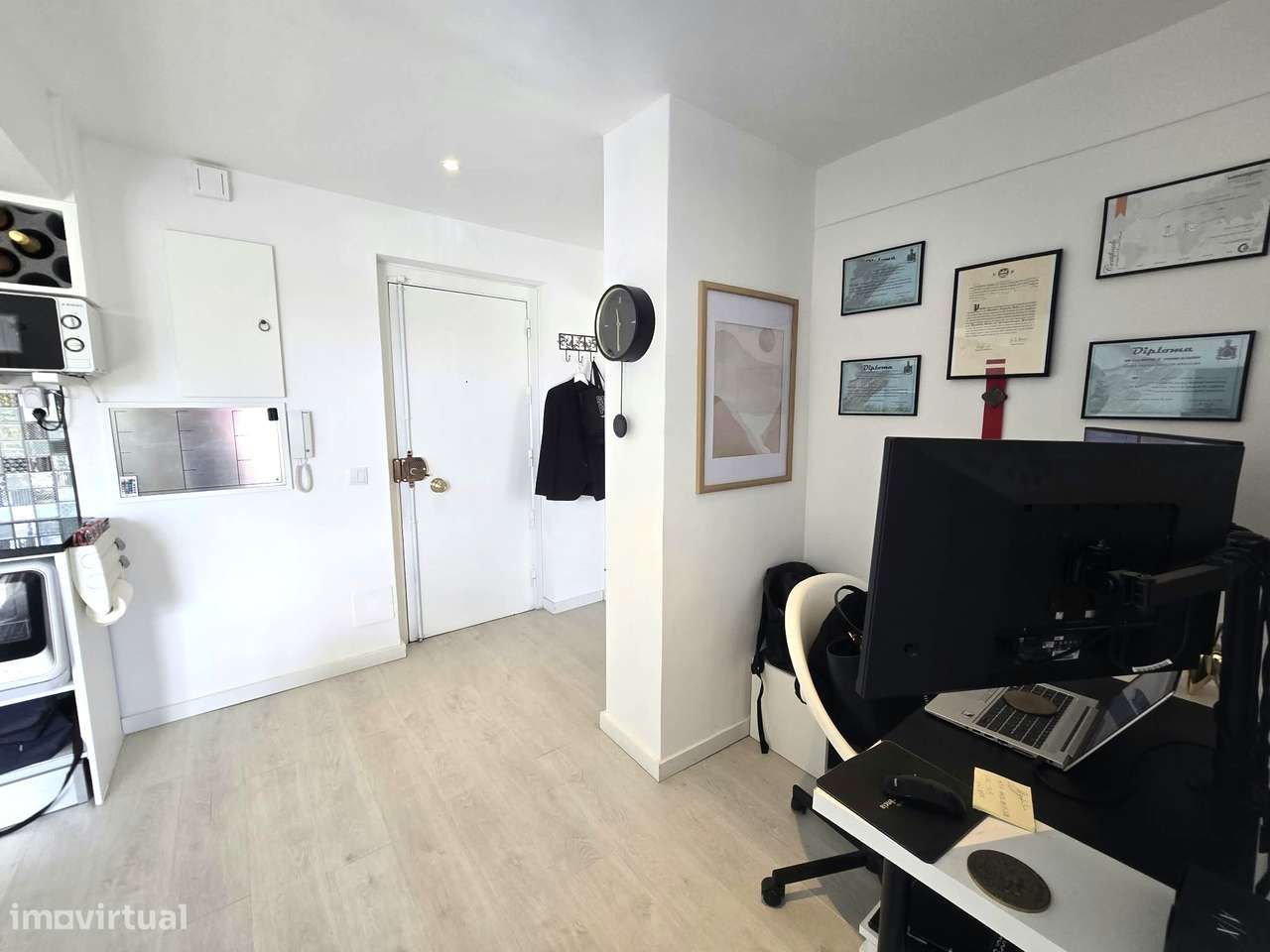 Excelente Apartamento T2 renovado com Open Space e Varanda - Almada-12