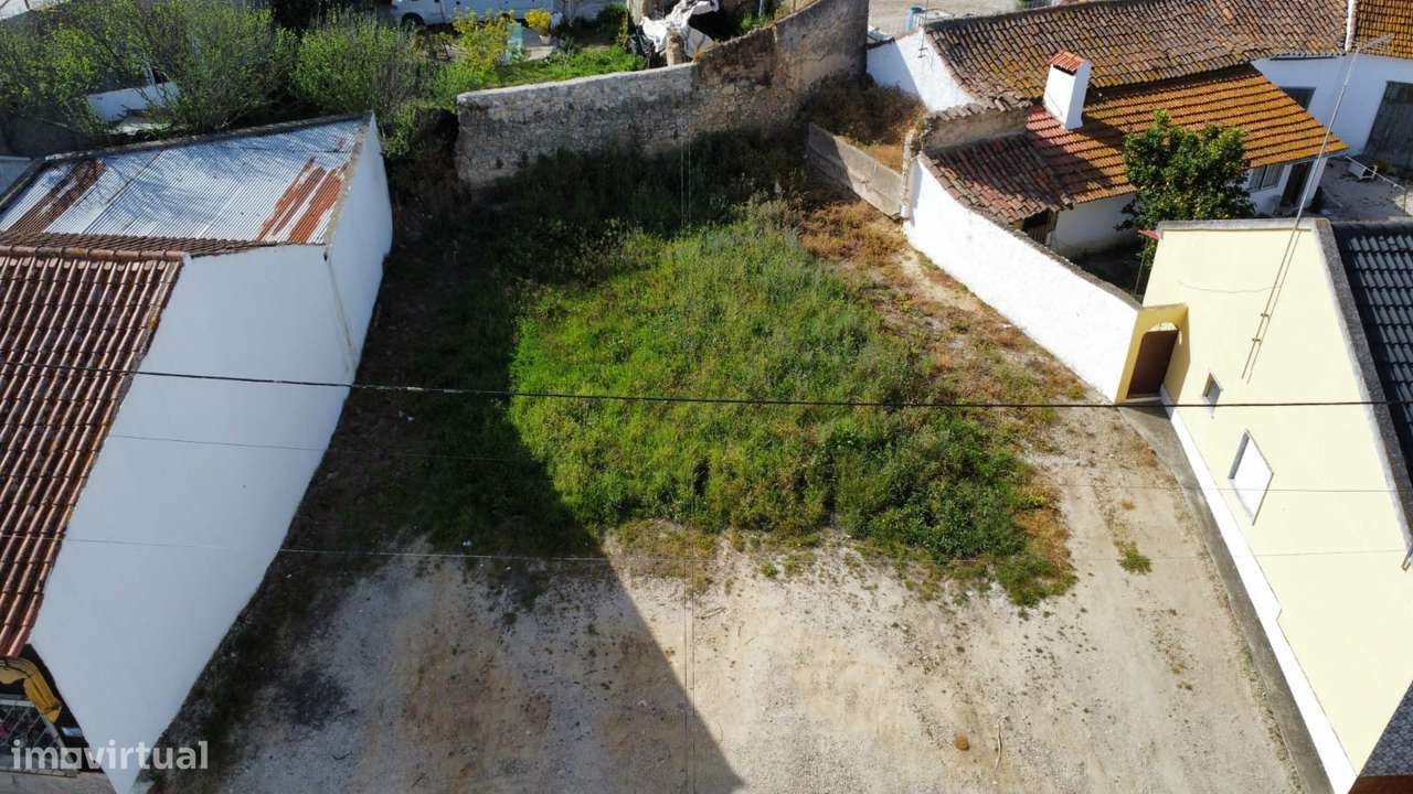 Apresentamos terreno totalmente urbano, com 107 m², na Lapa, Cartaxo-4