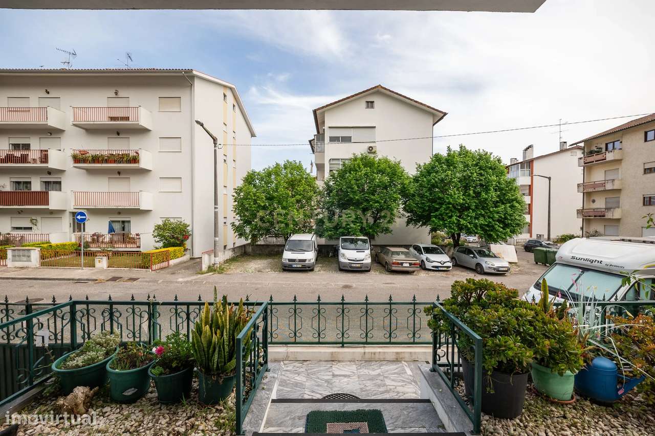 Moradia T5 com sótão + Anexo T1 + Estúdio | Garagem | Santa Apolónia-28