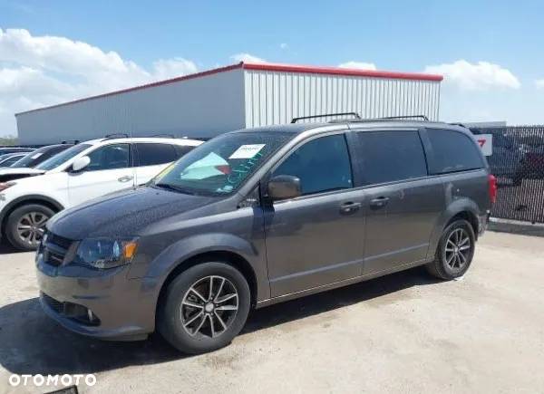 Dodge Grand Caravan - 2