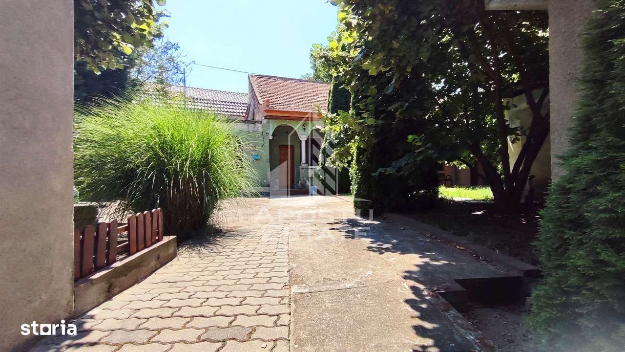Casa la curte comuna 4 camere, zona Centrala - Imagine principală: 2/20