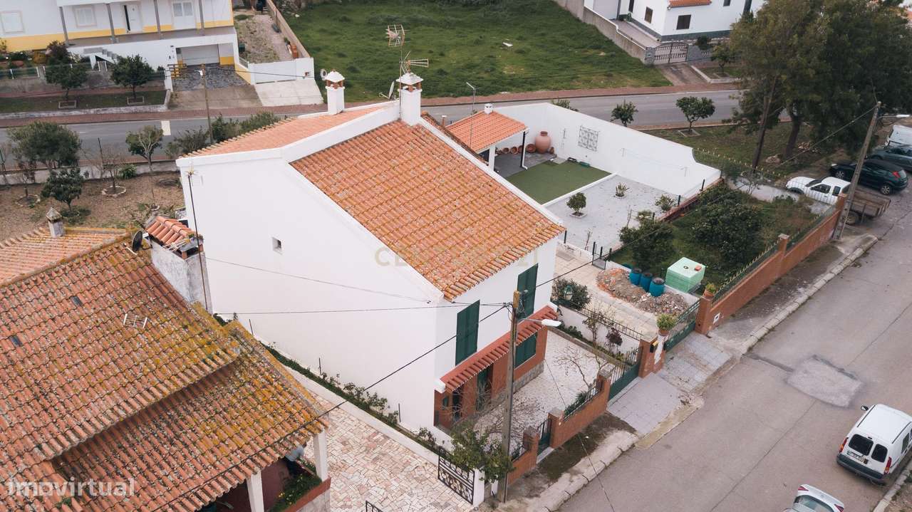 Moradia T3 com Piscina na Aldeia da Granja-31