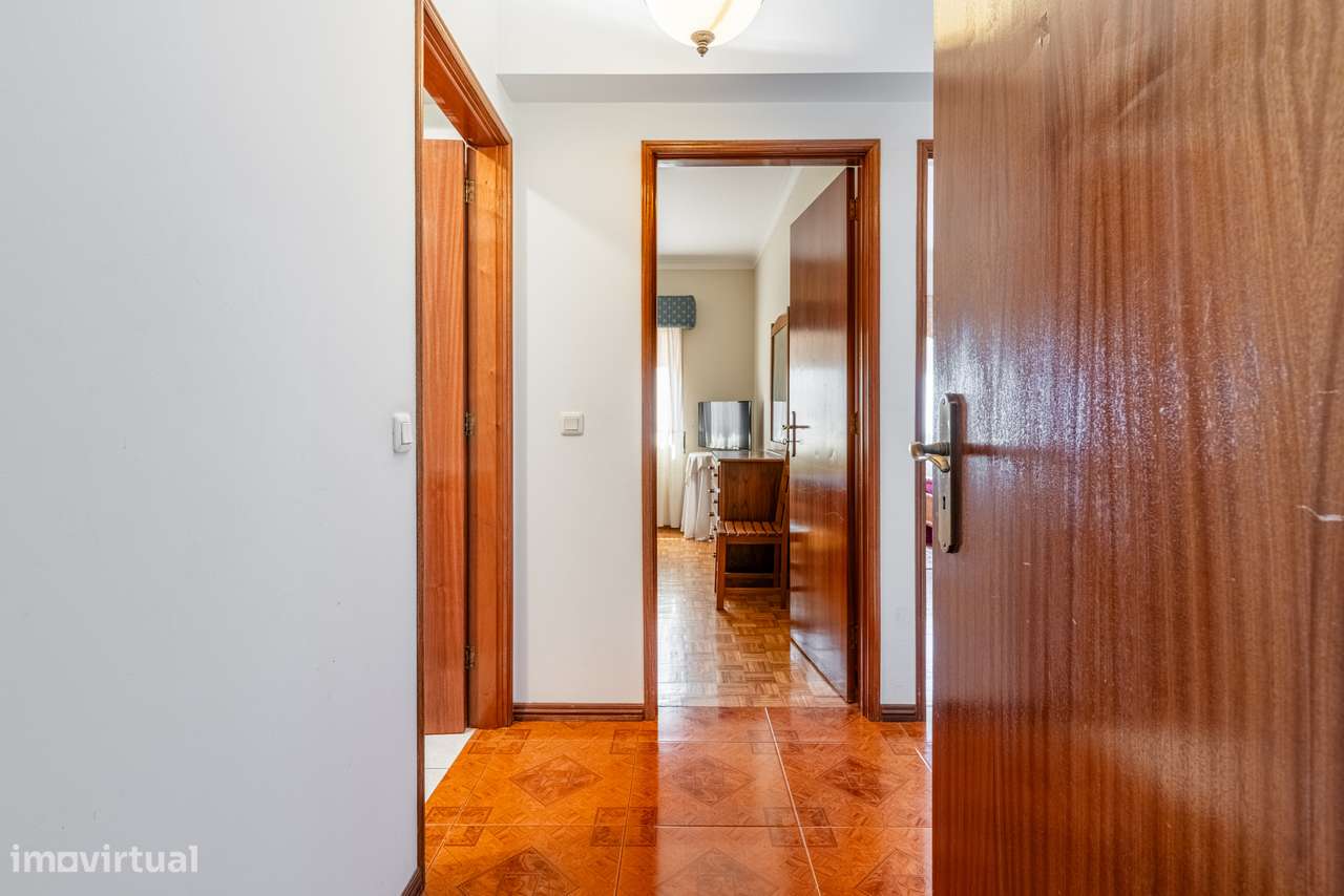 Apartamento T3 Centro da Lixa-10