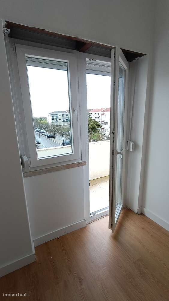 T3 c/ 3 frentes, localizado no Montijo, c/ 3 varandas - remodelado-13