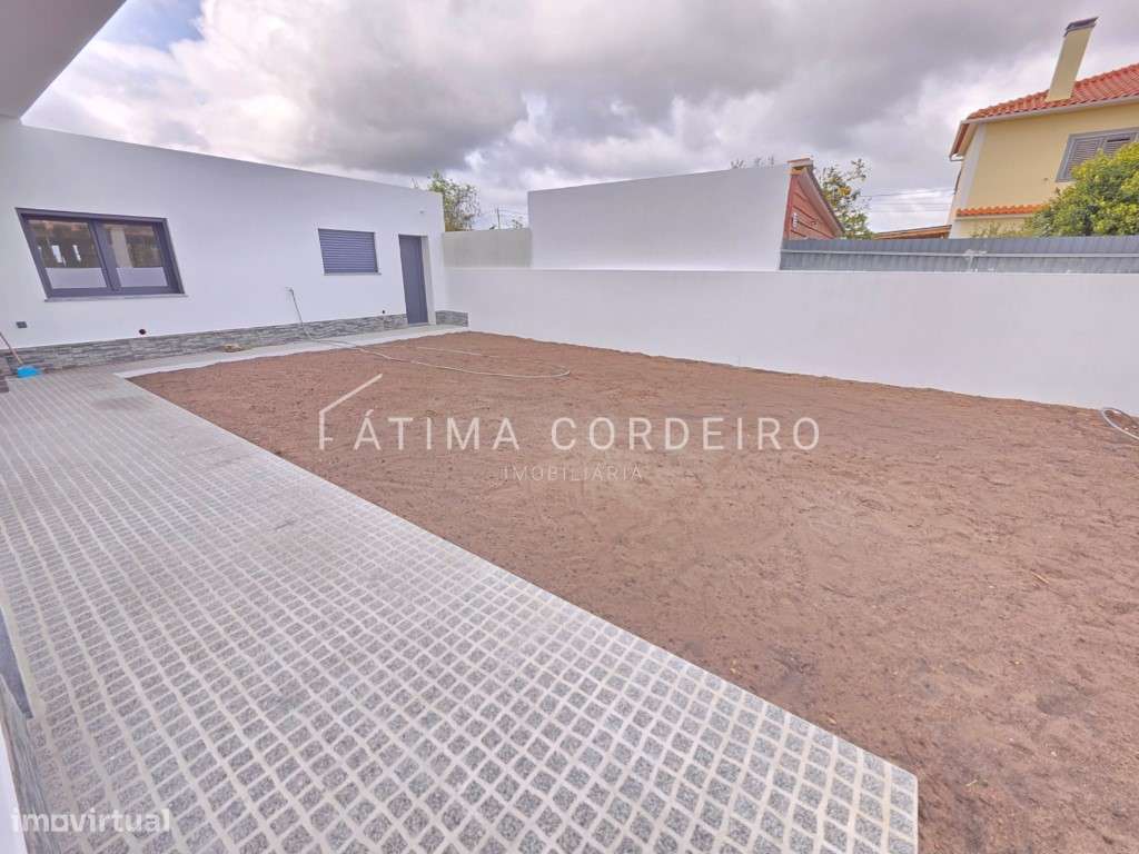 Fantástica Moradia Isolada Térrea T4 Fernão Ferro-21