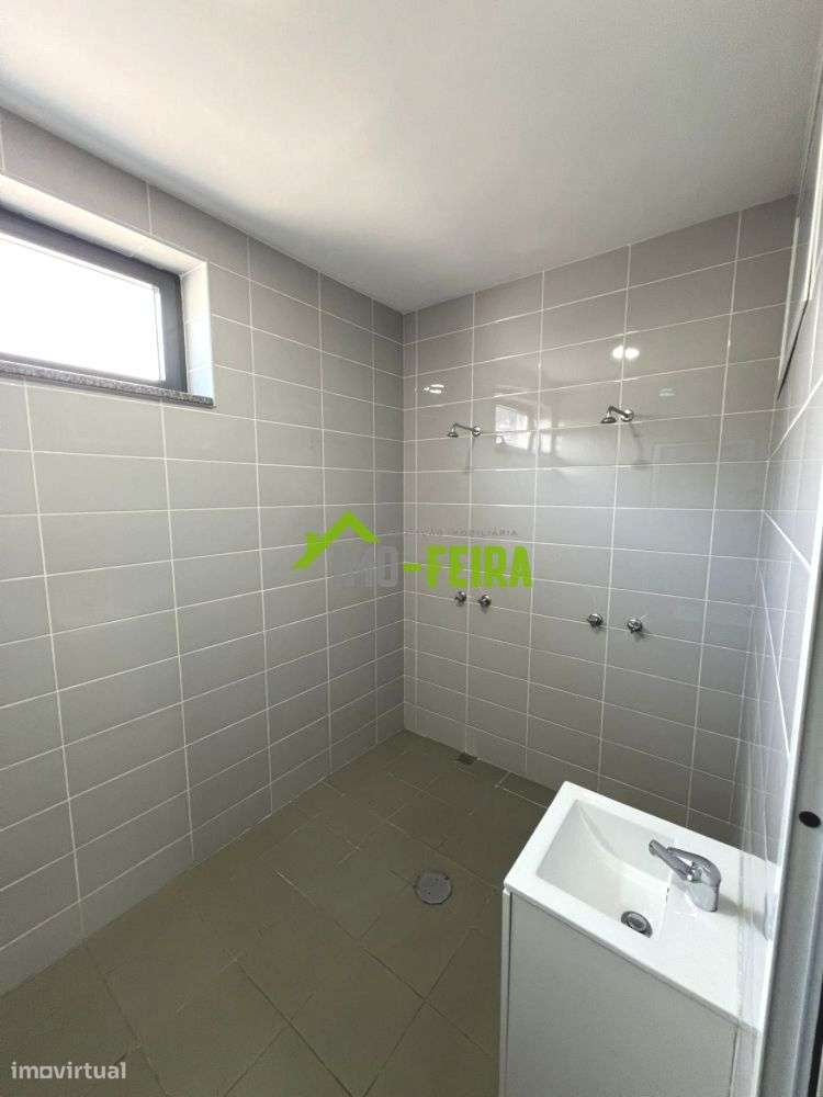 Pavilhão industrial , Fiães-16