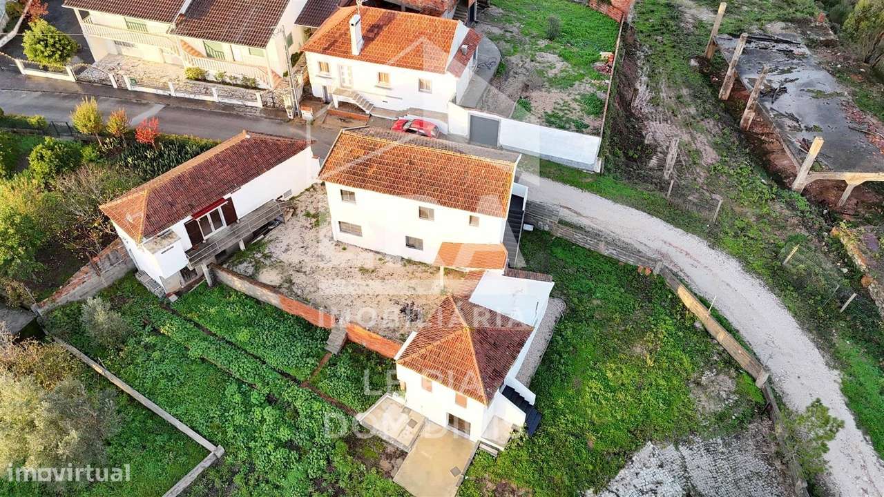 Moradia senhorial + 3 habitações em lote de 1197 m² - Grande imagem: 4/30