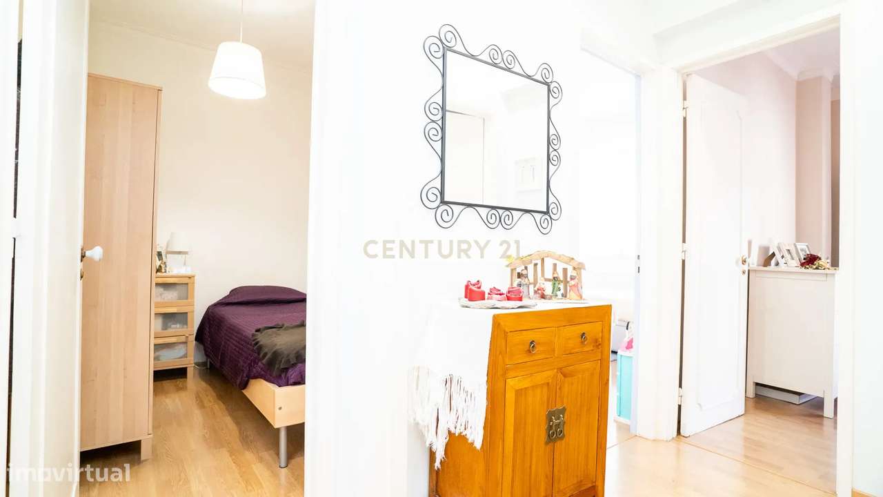 Apartamento T2 + 1* - Remodelado, em Queluz-33