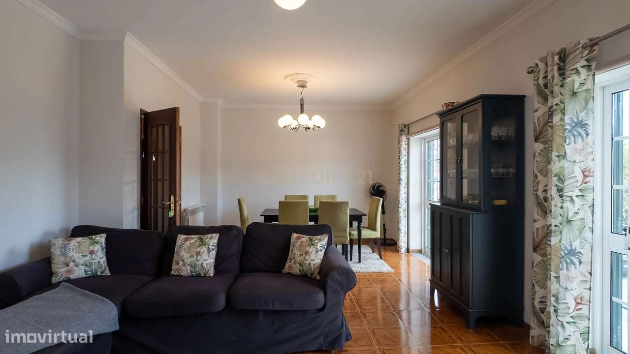 Moradia | Bi-familiar | 4 Frentes | Construção em Pedra | Resende | Vi - Grande imagem: 5/60