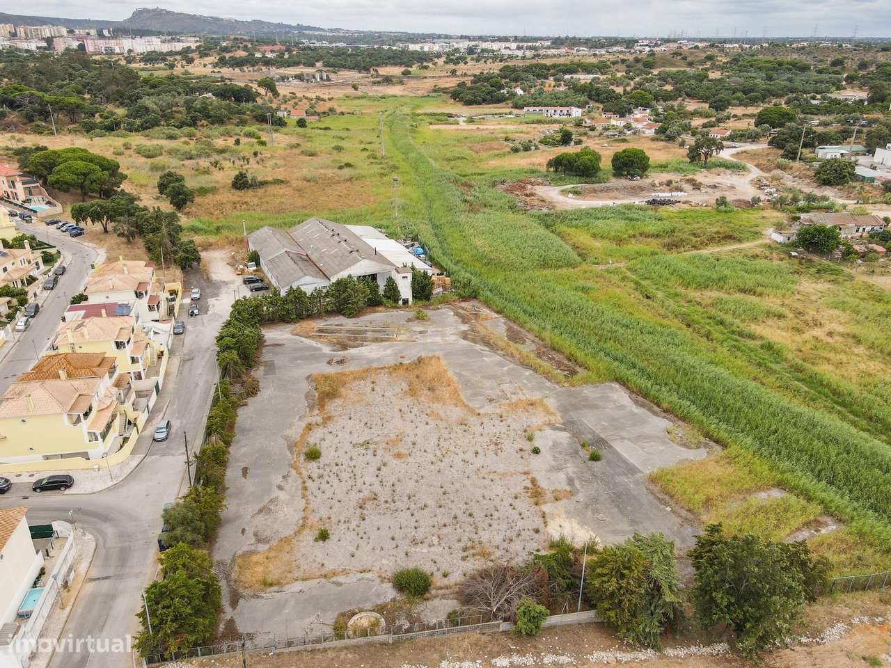 VENDE-SE ARMAZÉM COM TERRENO PARA CONSTRUÇÃO INDUSTRIAL - Grande imagem: 5/16