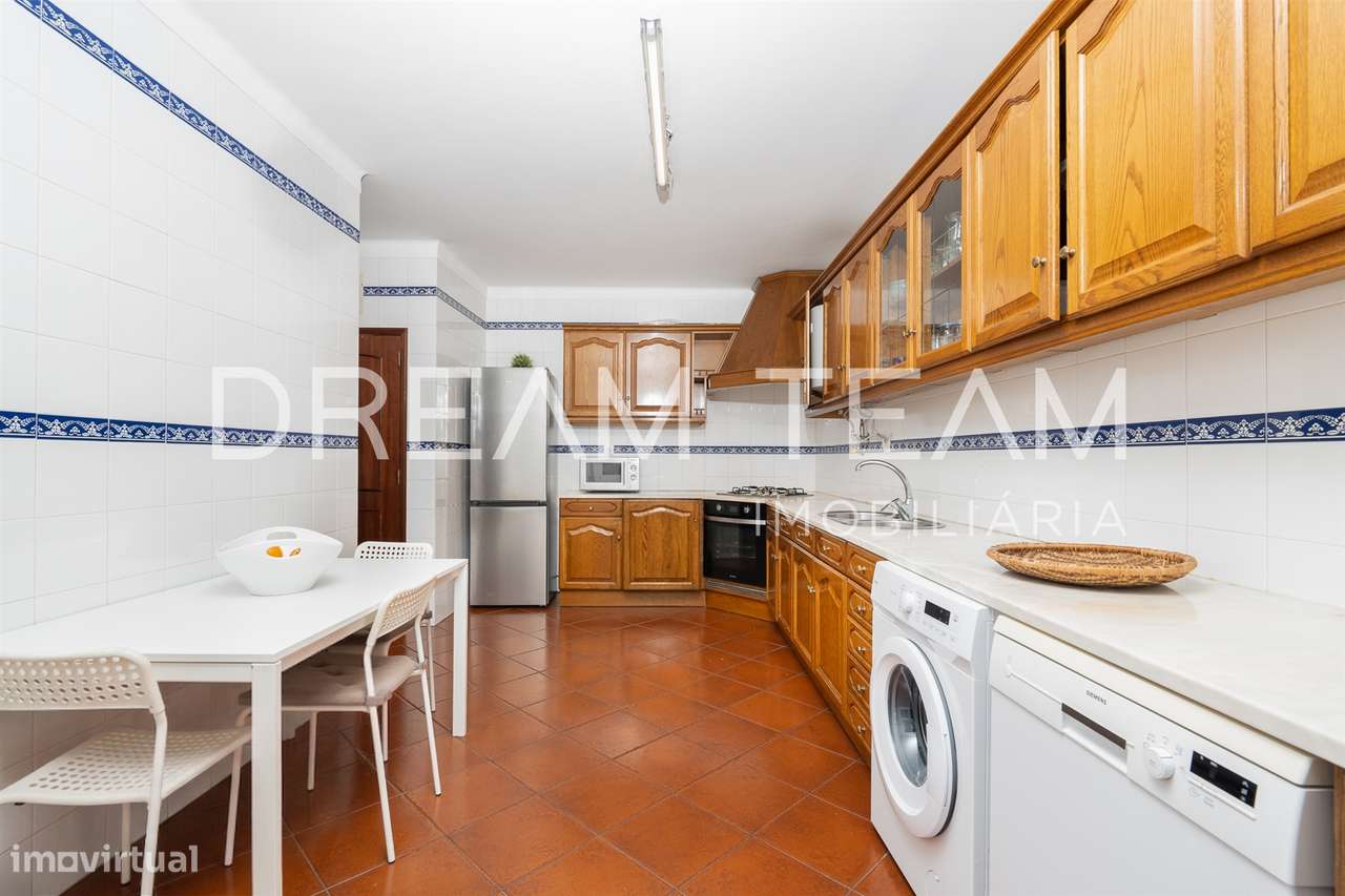 Apartamento T3 com terraço no centro do Montijo-11