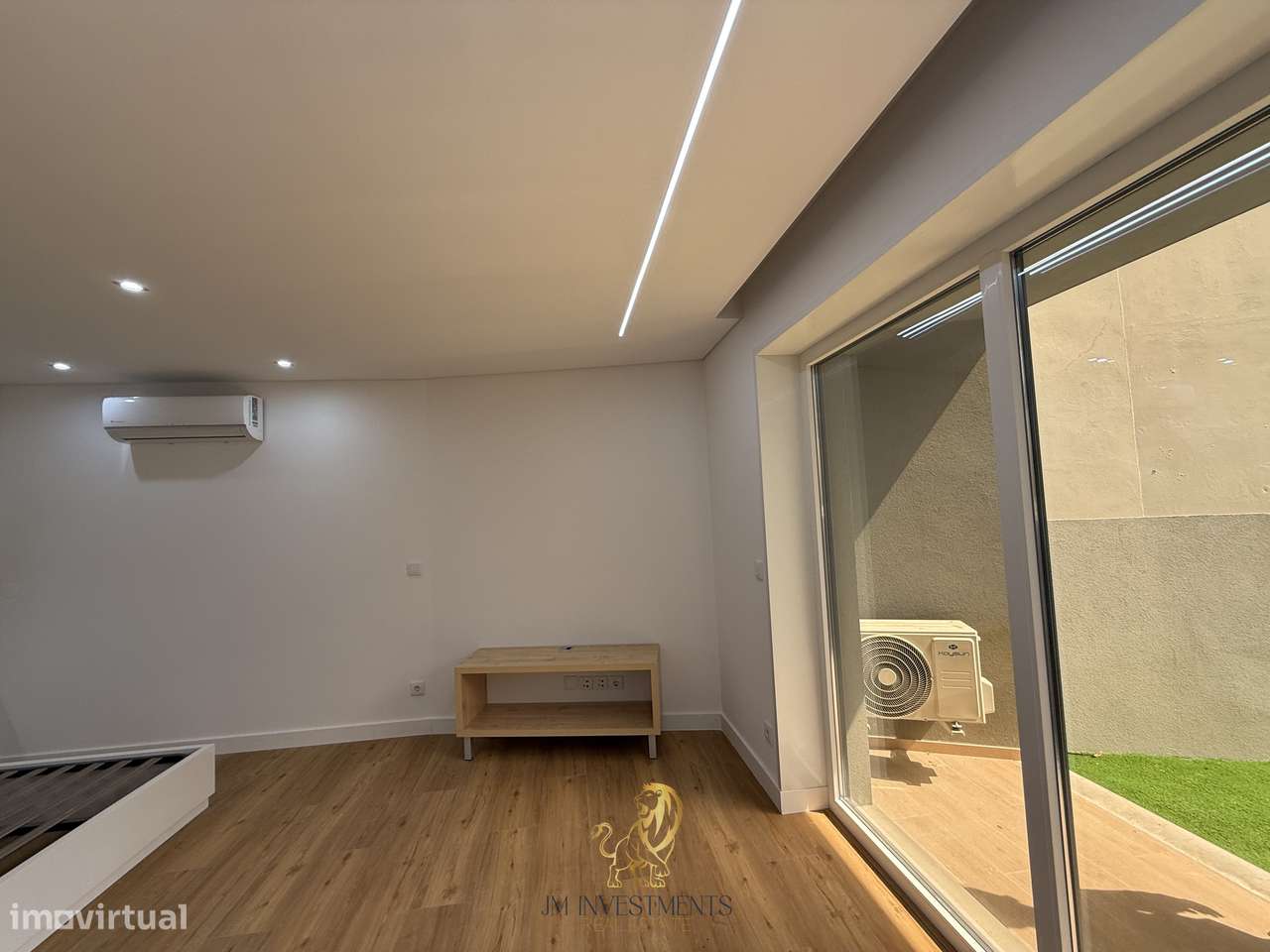Apartamento Novo T0 com Jardim-13