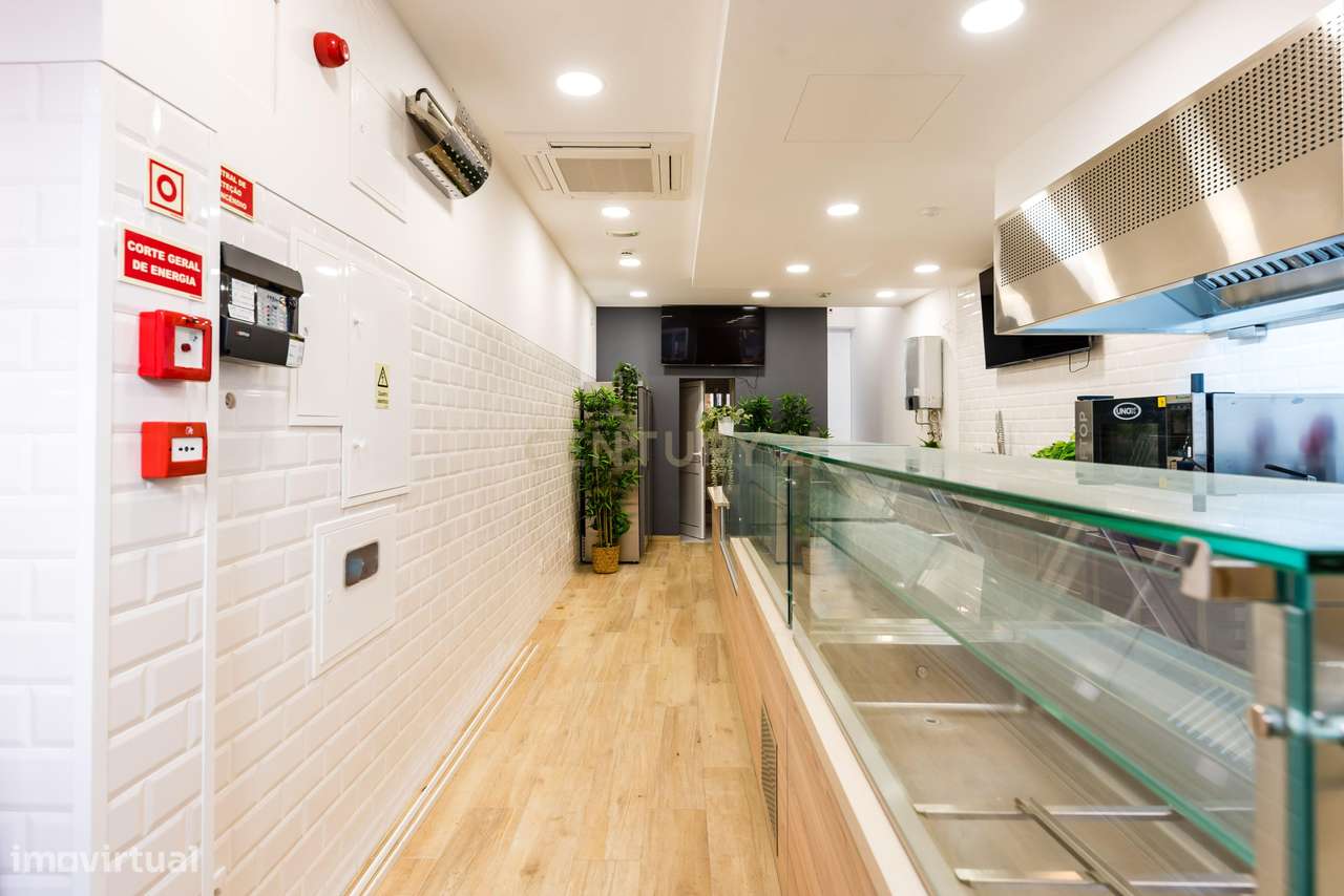 Loja Totalmente Renovada com Logradouro – Pronta a Estrear na Amadora - Grande imagem: 4/17