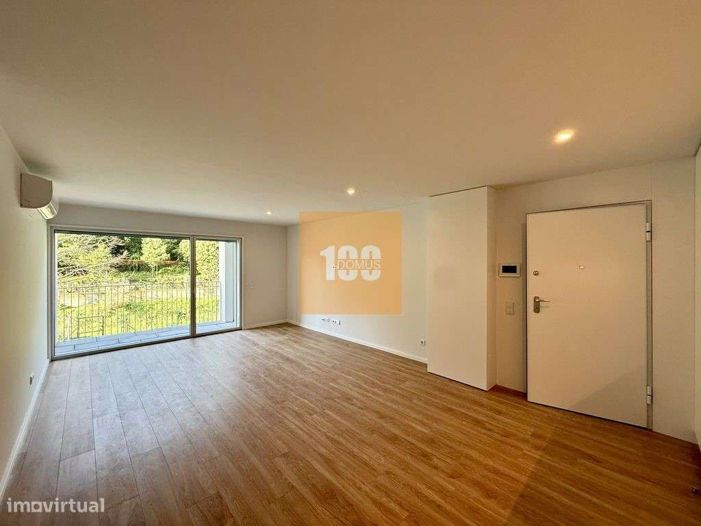 T2 com varanda e garagem às Antas - Grande imagem: 2/41