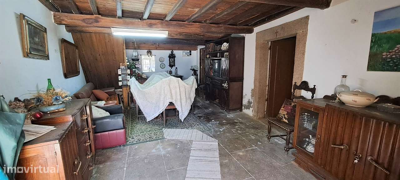 Moradia isolada T6 em Genísio, Miranda do Douro-15