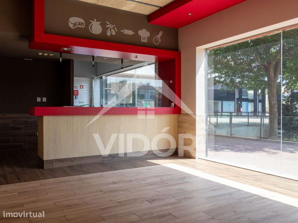 Loja pronta a ocupar na Avenida Fernão de Magalhães - Grande imagem: 3/14