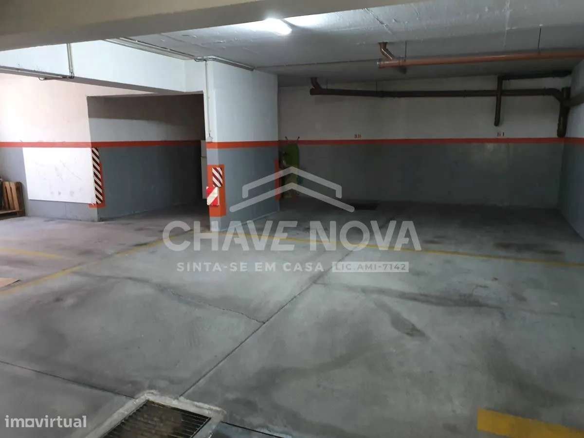 Apartamento T2 c/ Lugar de Garagem em Canelas (Edifício Prestige)-12